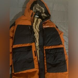 (SOLD) Boy’s Columbia Parka coat!!